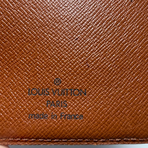 Louis Vuitton Monogram Checkbook Cover/Passport Cover - Picture 4 of 8